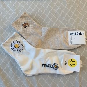 NWT 2 Crew Socks Daisy and Fox